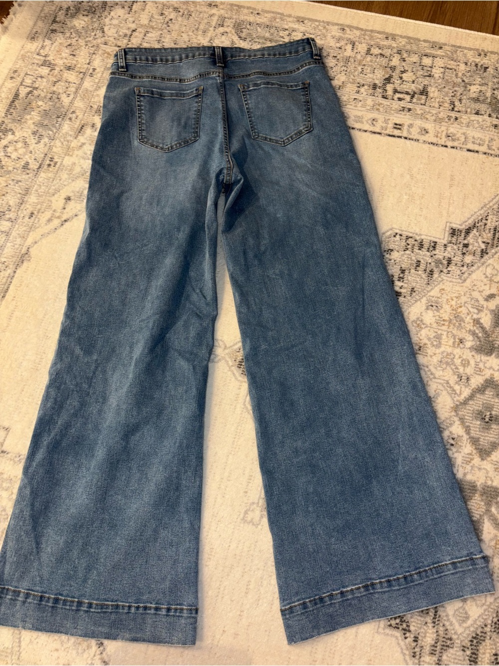 Time and Tru Light Blue Jeans - Picture 2 of 3